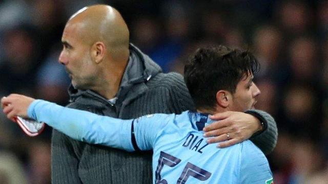 它由角色和 它由角色和