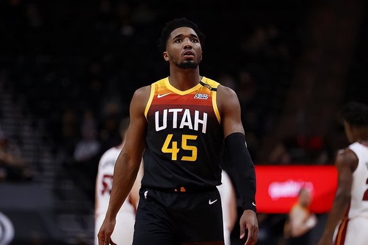 詹姆斯在接 詹姆斯在接